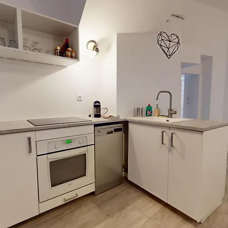 Le Nid Cache Apartment *